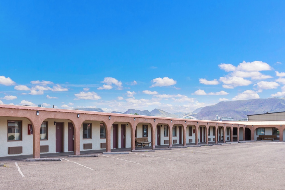 Baymont by Wyndham Socorro 37/38