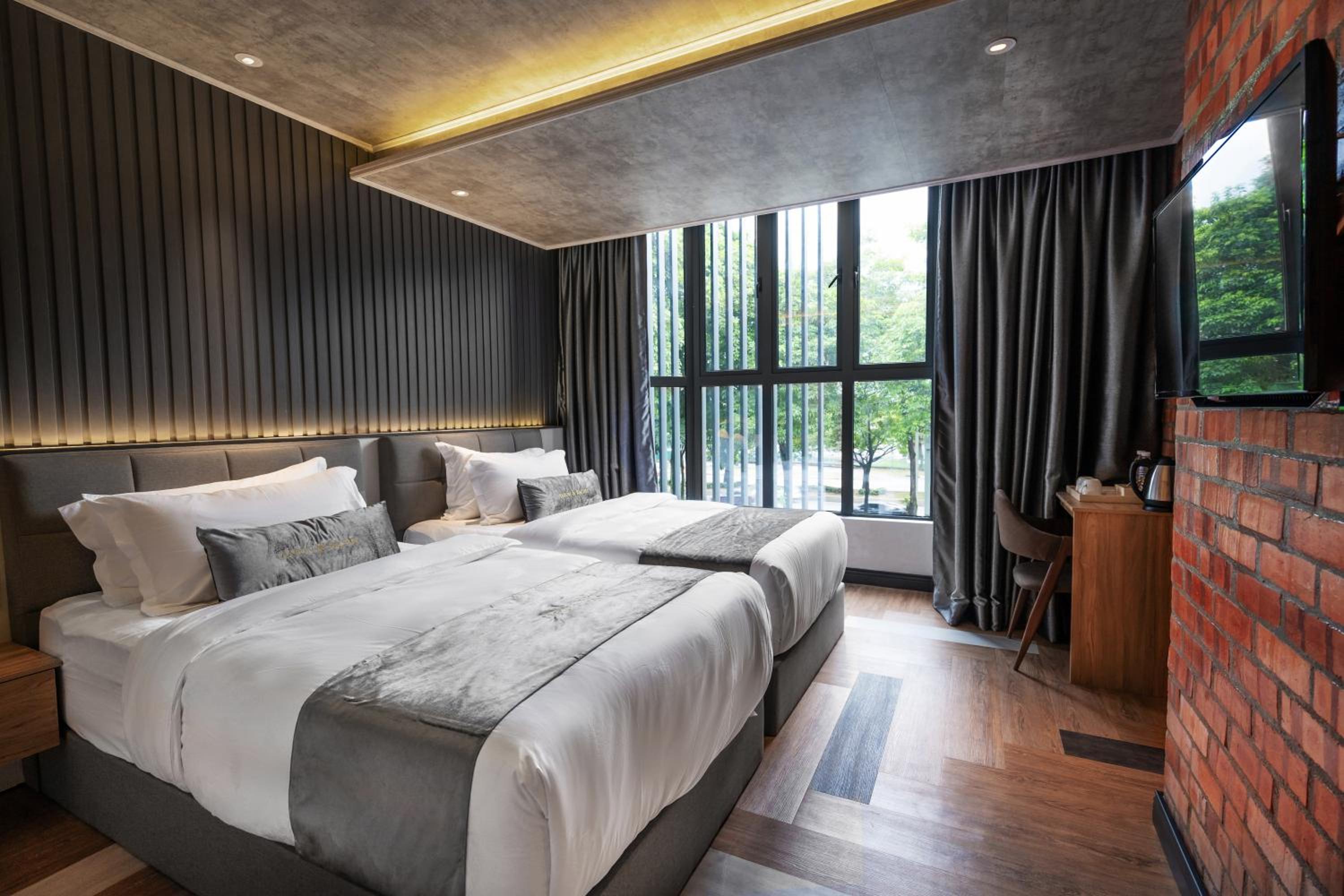 A&R Urban Hotel 7/50