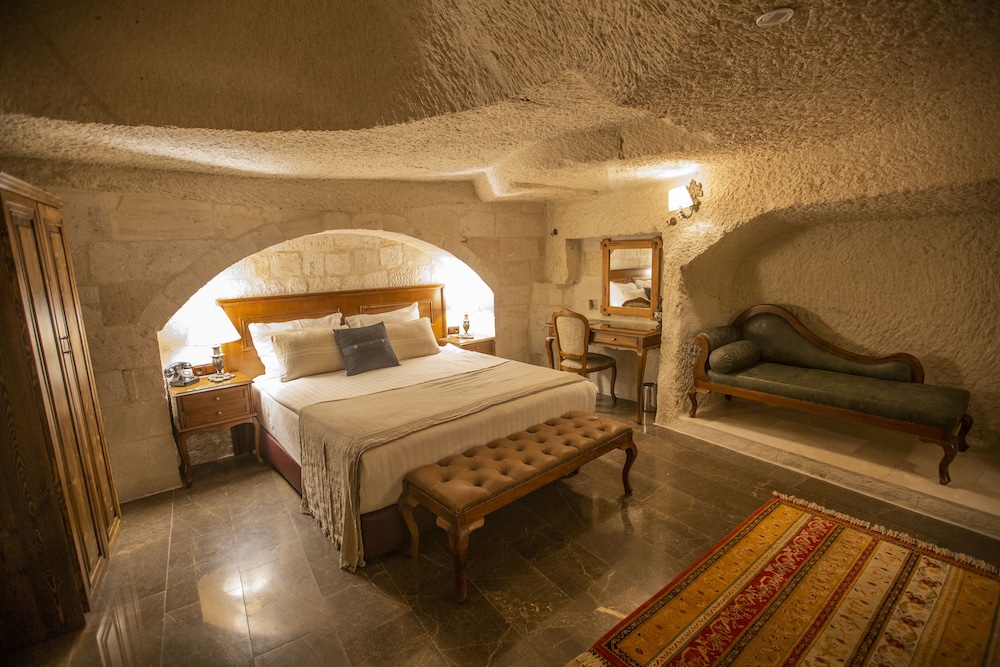 Artemis Cave Suites 26/64