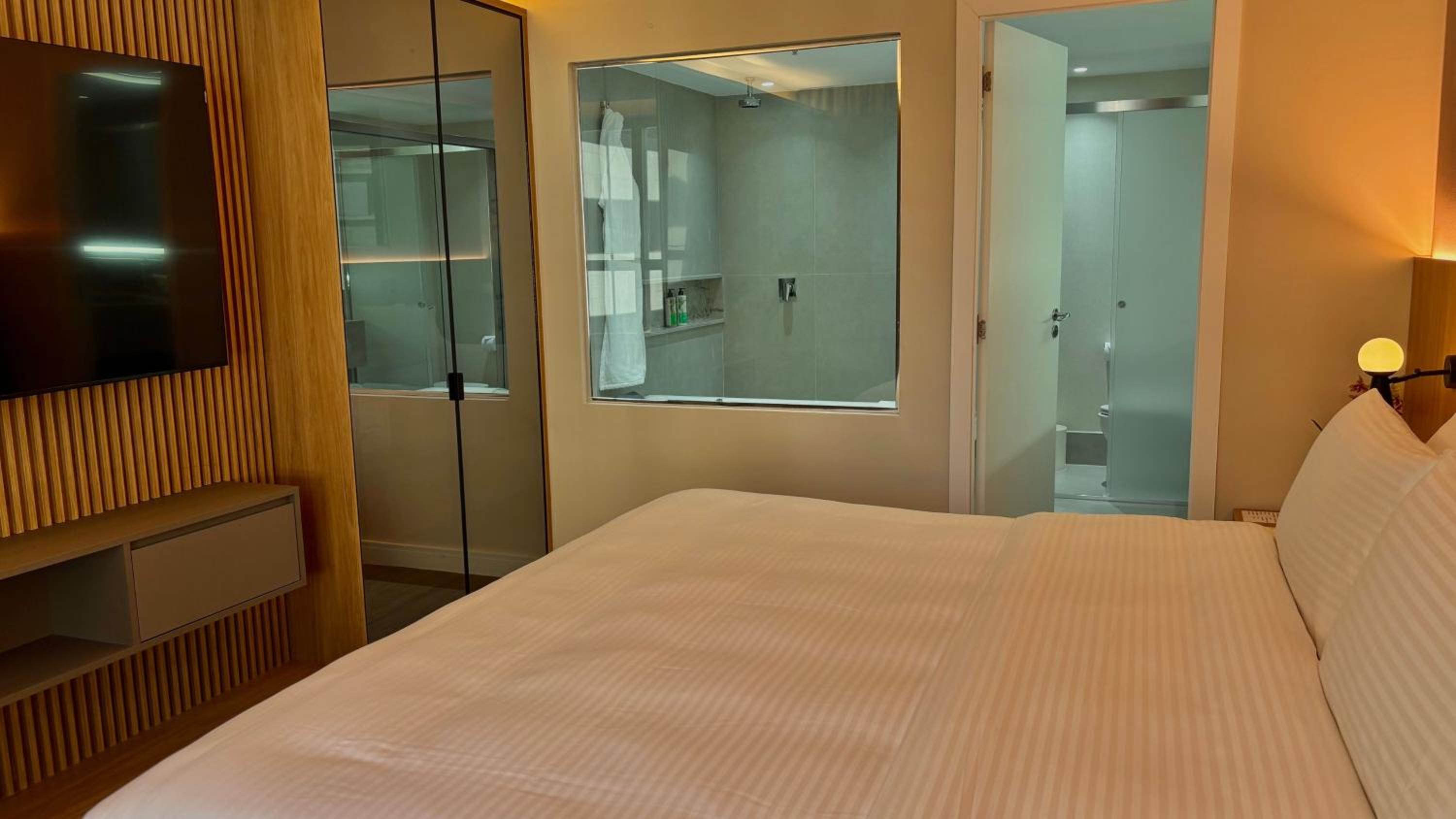 Suite, King Bed, City View, Sofa