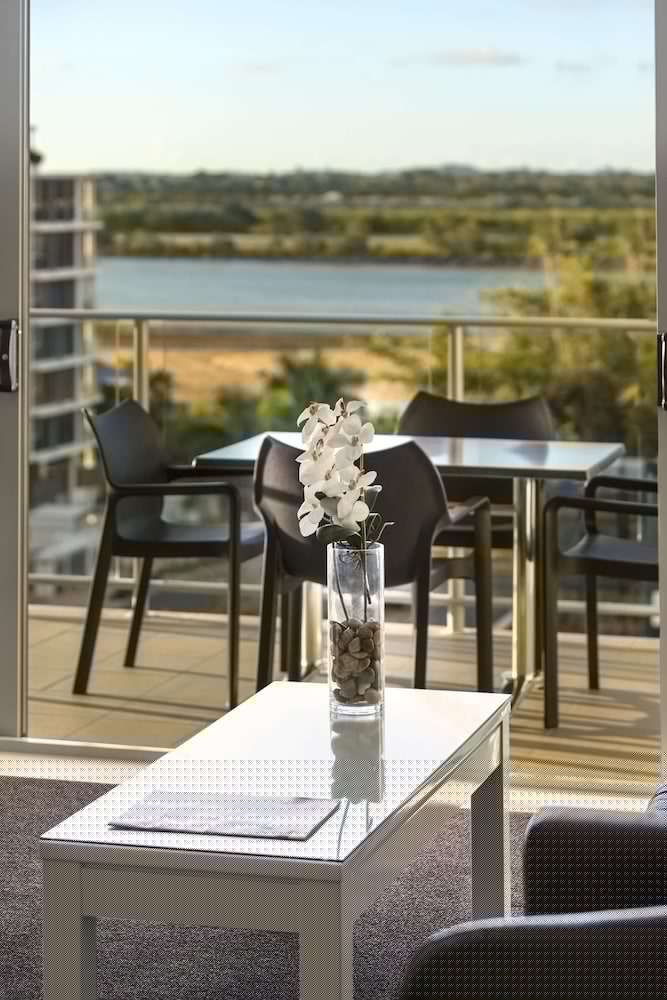 Oaks Mackay Rivermarque Hotel 24/37