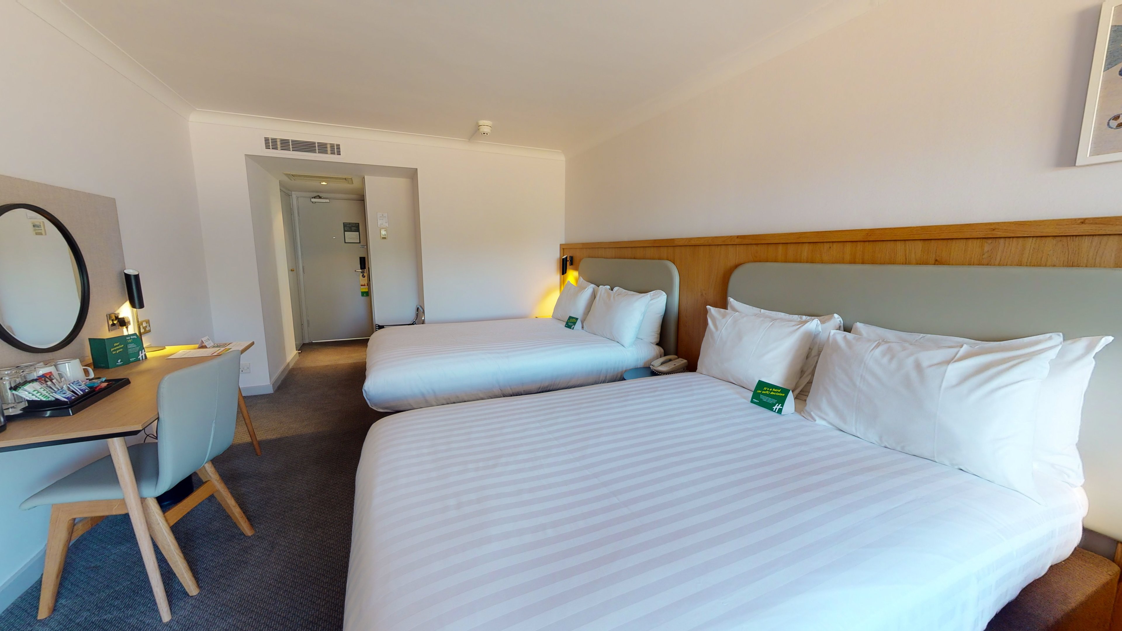 HOLIDAY INN LONDON HEATHROW M4J4 17/62