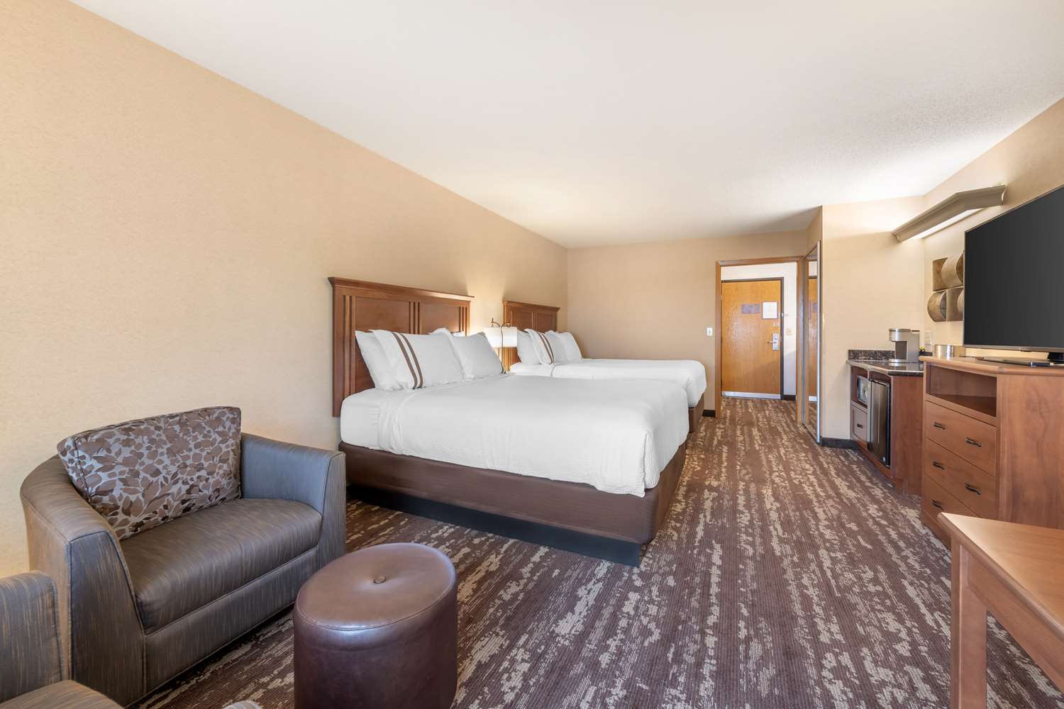 Room, 2 Queen Beds, Lake Front, Balcony، Best Western Plus Superior Inn 2/3
