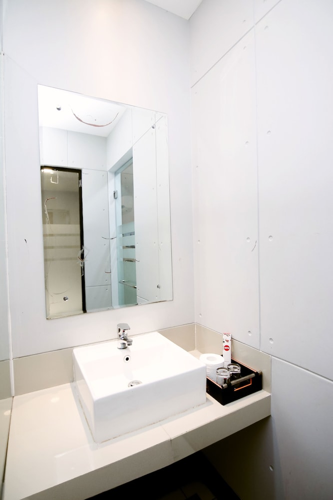 Oyo 592 Budget Hotel By The Harbour 27/28