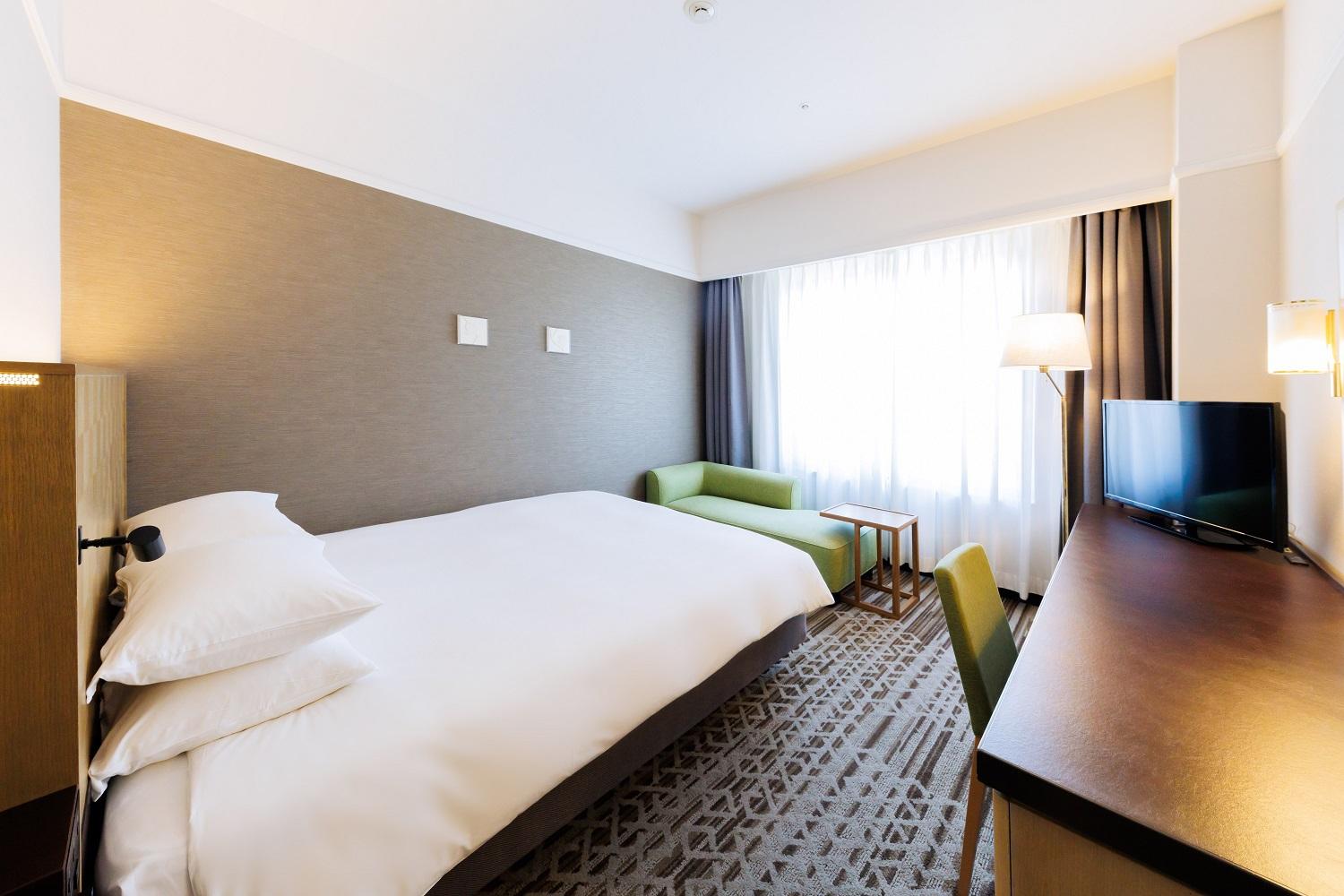 Moderate, Queen Bed