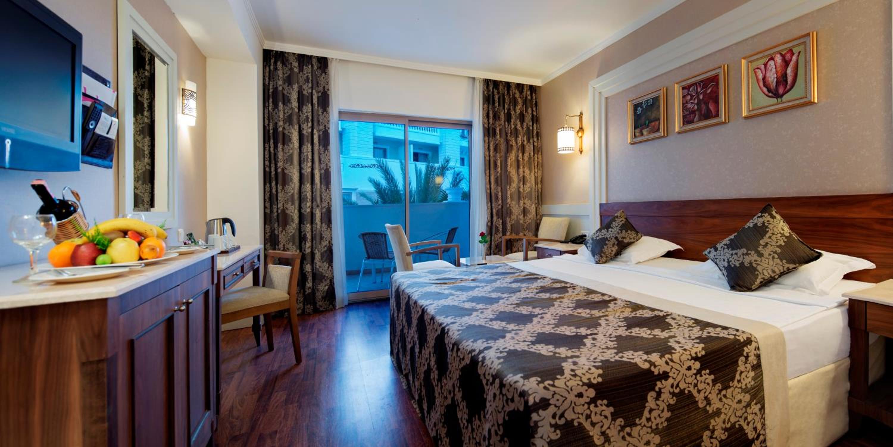 Standard, Double or Twin Bed, Sea View