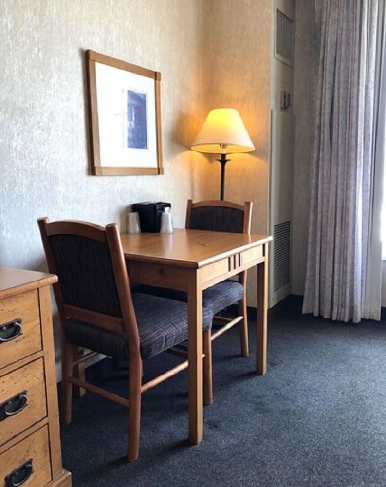 Wendover Nugget Hotel & Casino by Red Lion Hotels 49/60