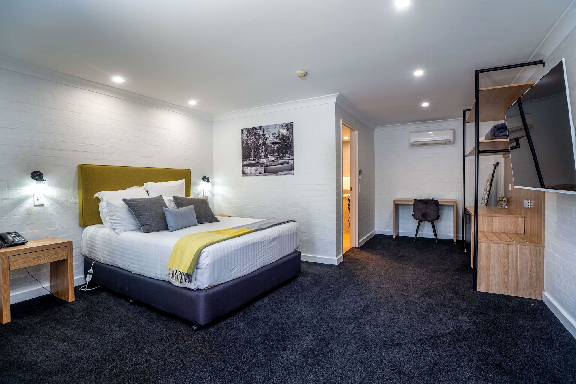 Room, Murphy Bed, Queen Bed, Accessible