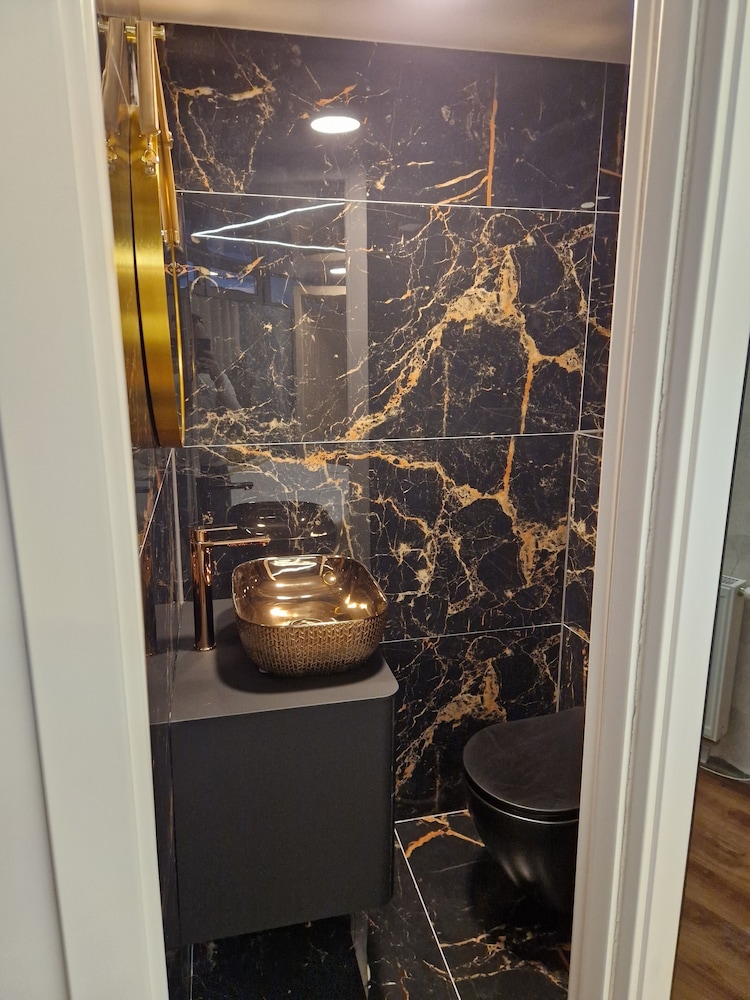 Meridien Luxury Apartments 40/50
