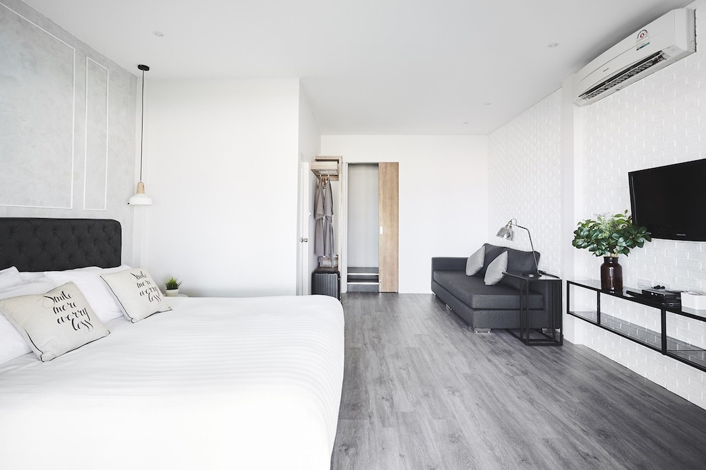 2 BEDROOMS, FAMILY, BEACH FRONT