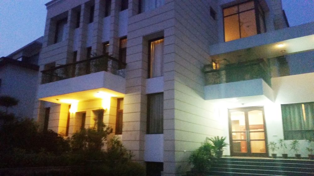 Tavisha Villa Gurgaon 3/40