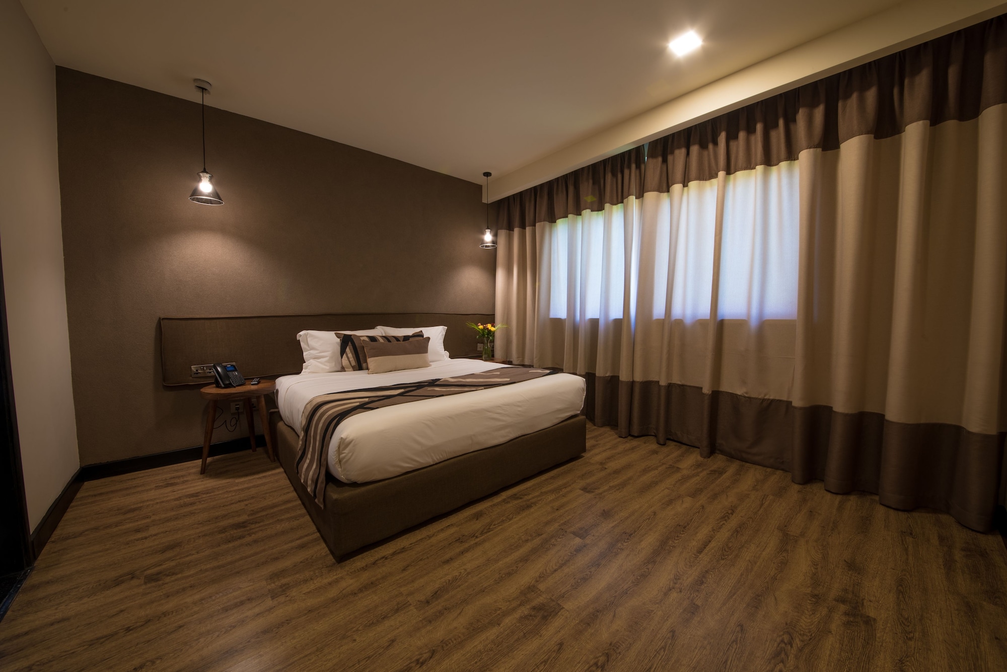 1 BEDROOM, SUITE