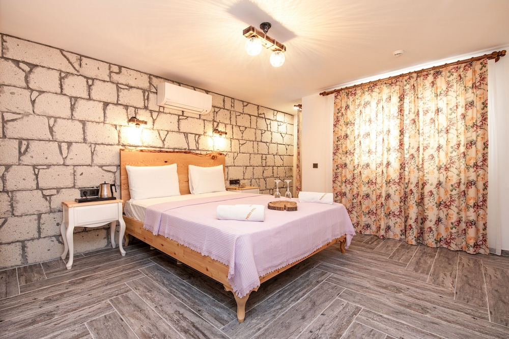 Twins Hotel 13/45