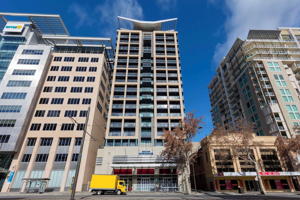 Oaks Adelaide Horizons Suites 62/70