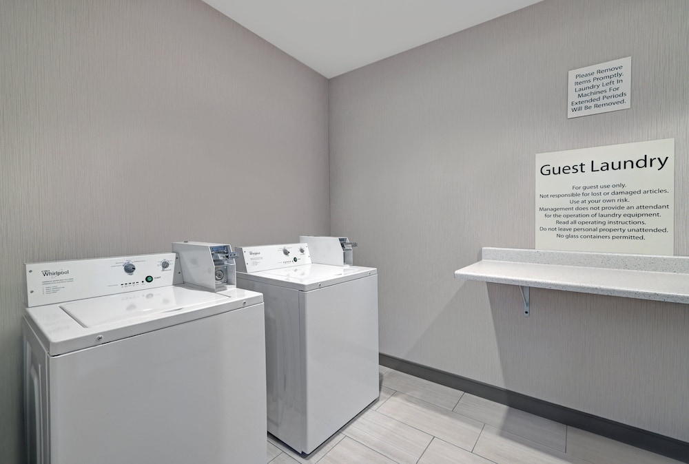 Holiday Inn Express Hotel And Suites Newport 24/76