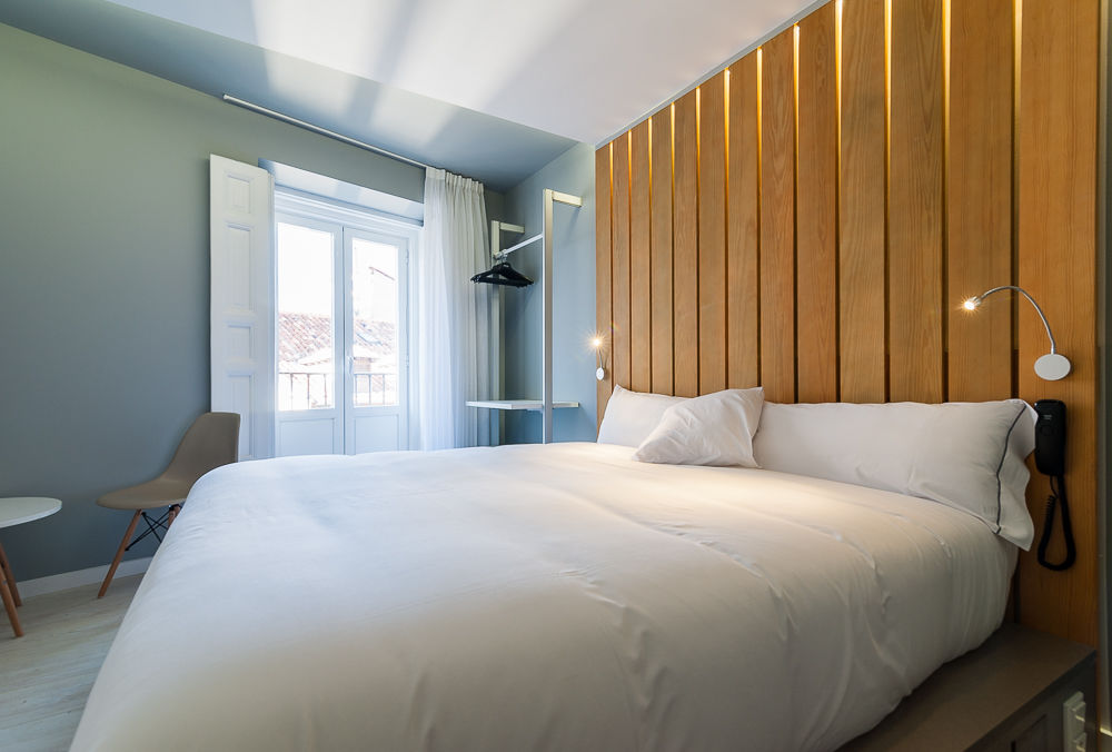 ROOM, DOUBLE BED