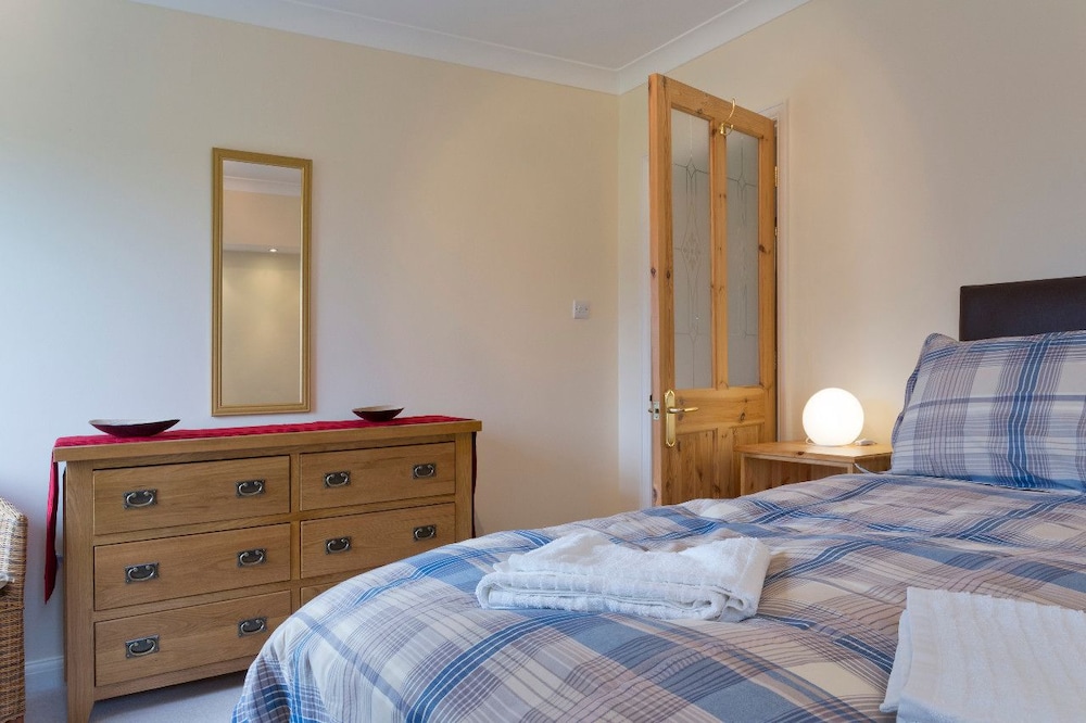 Poplar House Serviced Apartments 8/27