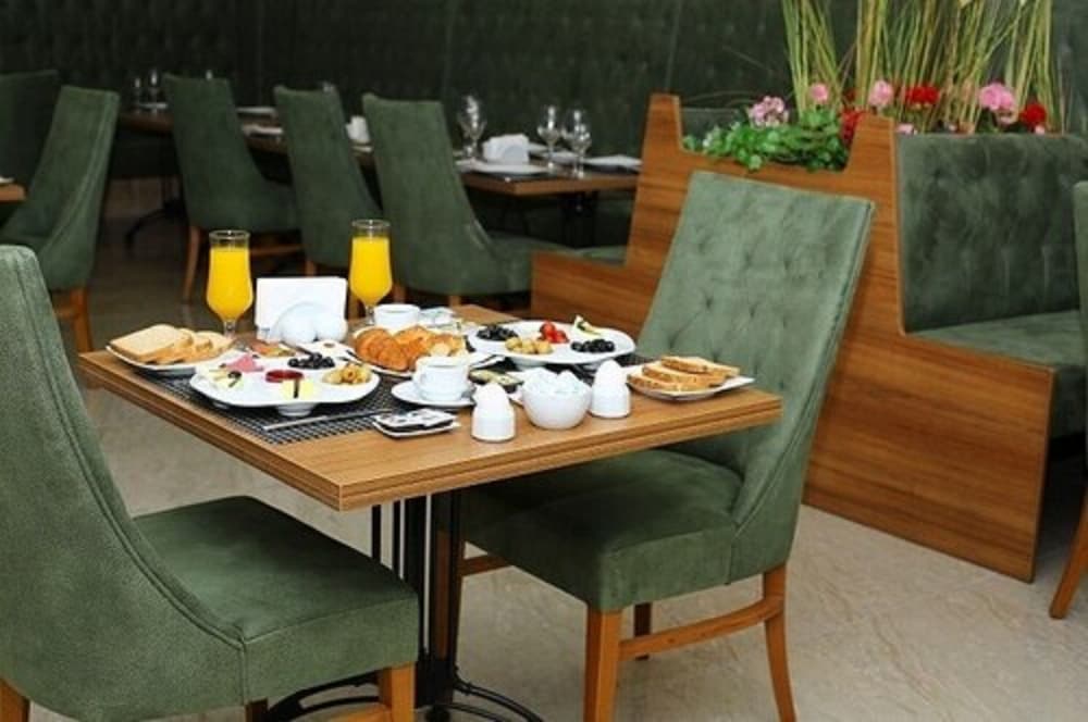 Golden Lounge Hotel 32/42