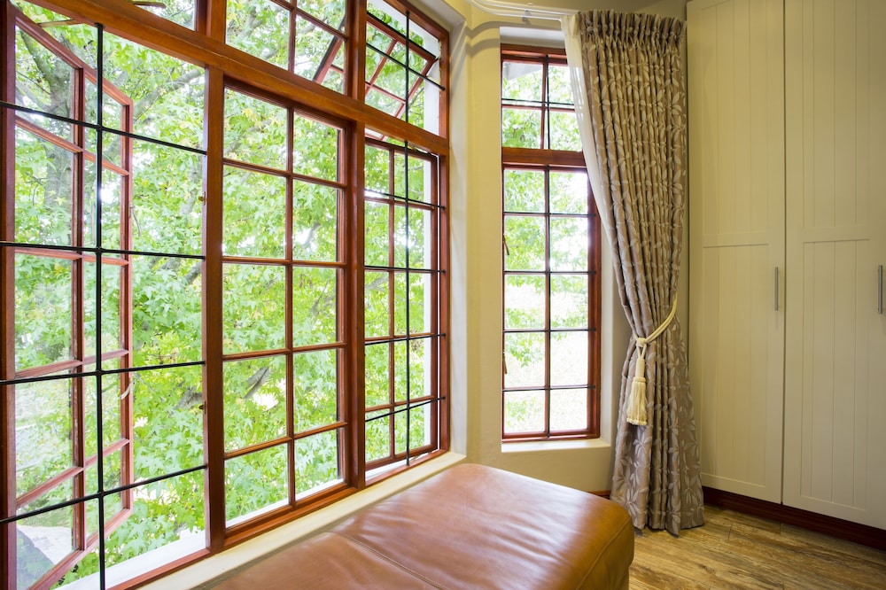 The Browns' Luxury Guest Suites 23/38