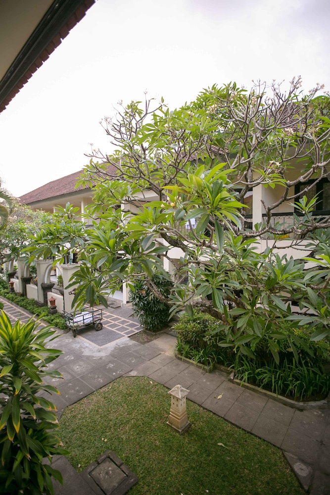 Legian Paradiso 64/67