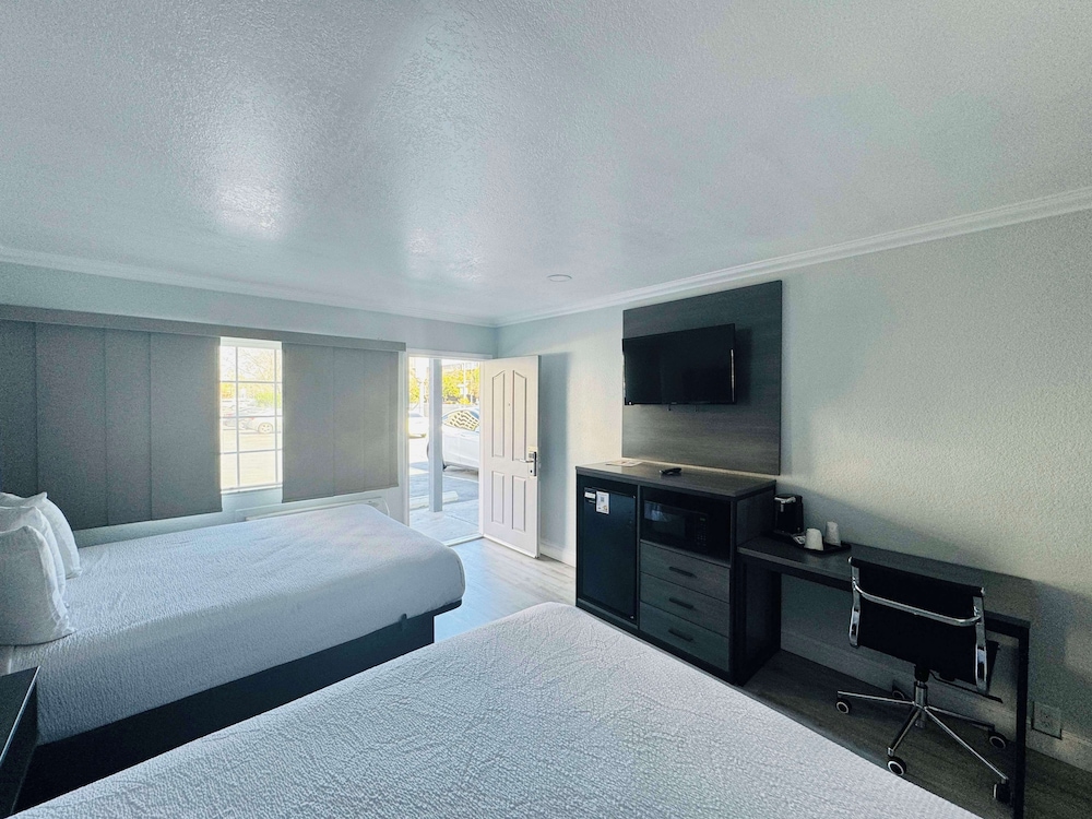 SureStay by Best Western Fresno Central 16/54