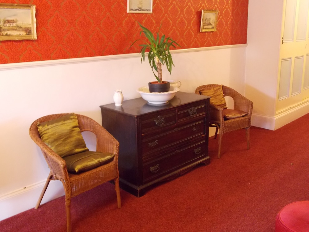 The Darnley Hotel 8/50