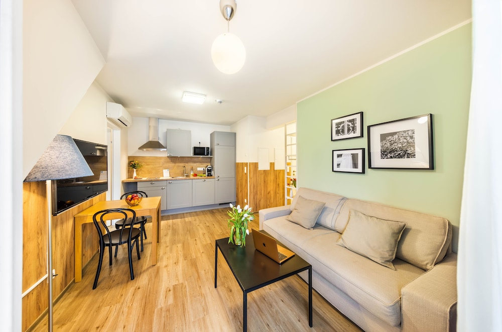 Jimmy's Apartments Lory 28/50
