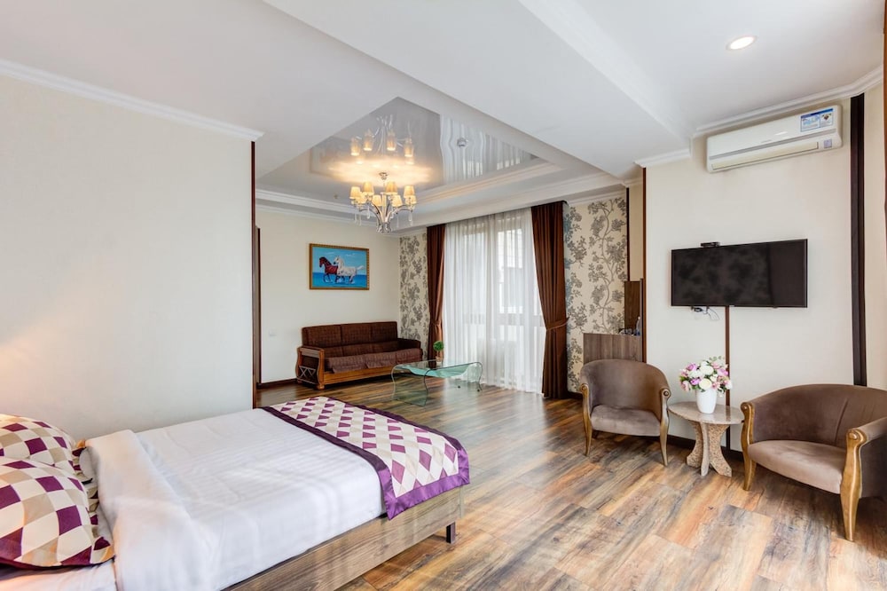 Bishkek Centrum Hotel 17/66