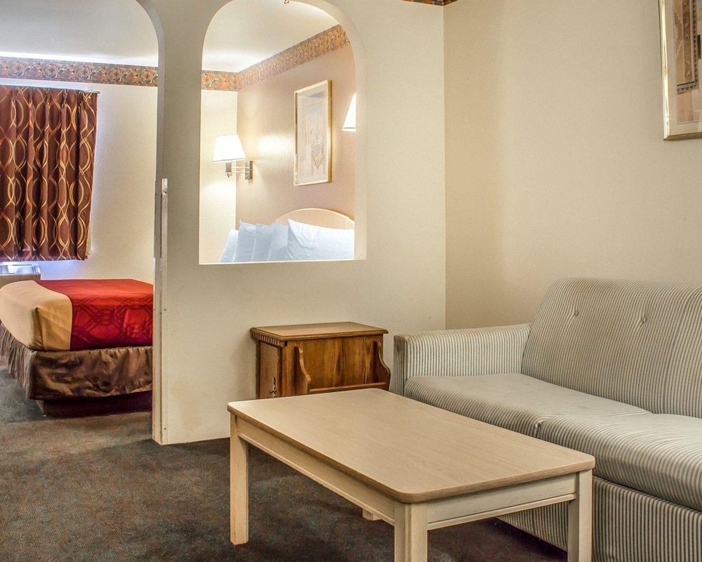 Quality Inn Winslow I-40 24/31