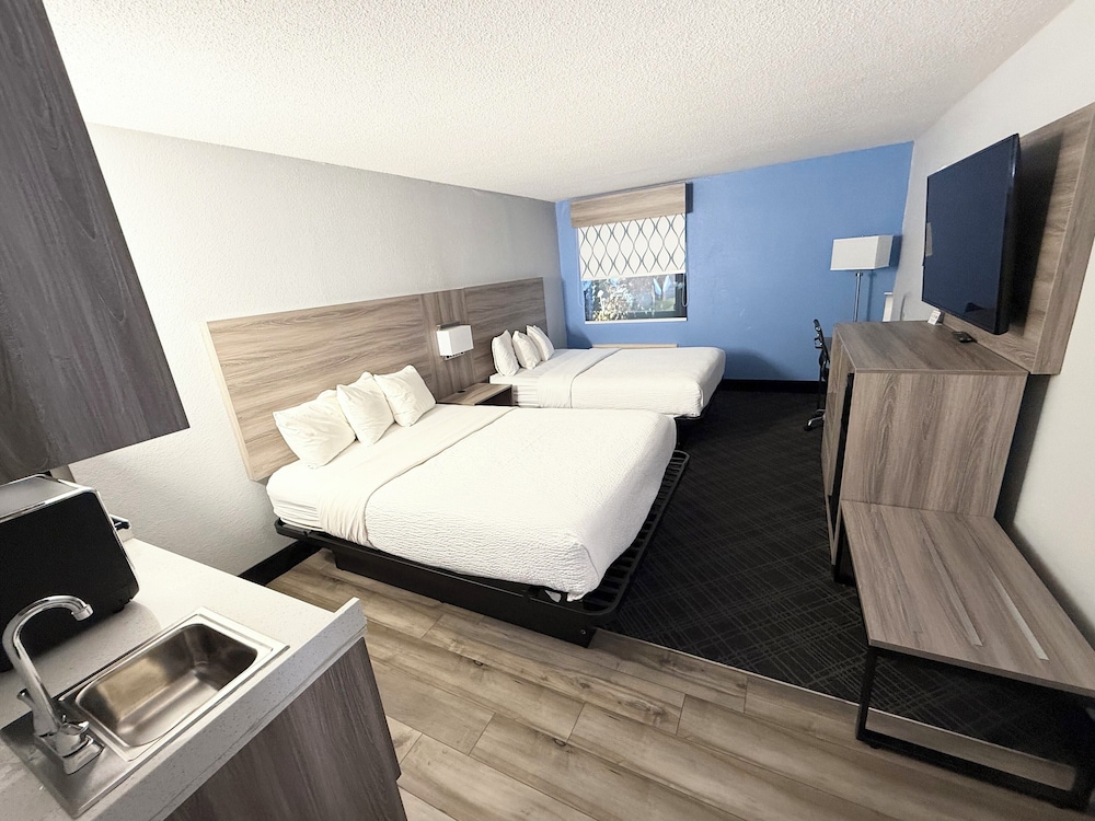 جناح بسريرين كوين بمطبخ صغير، Baymont By Wyndham Indianapolis South 6/10