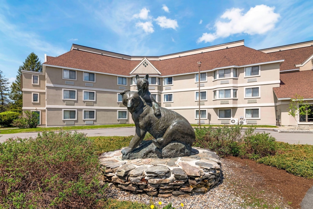 Black Bear Inn, an Ascend Collection Hotel 64/69