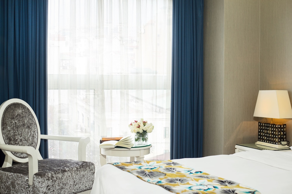 Golden Silk Boutique Hotel 25/70