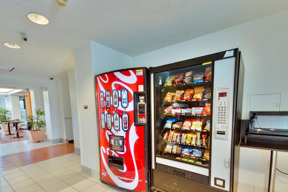Motel6 Lewisville, TX - Dallas 33/48