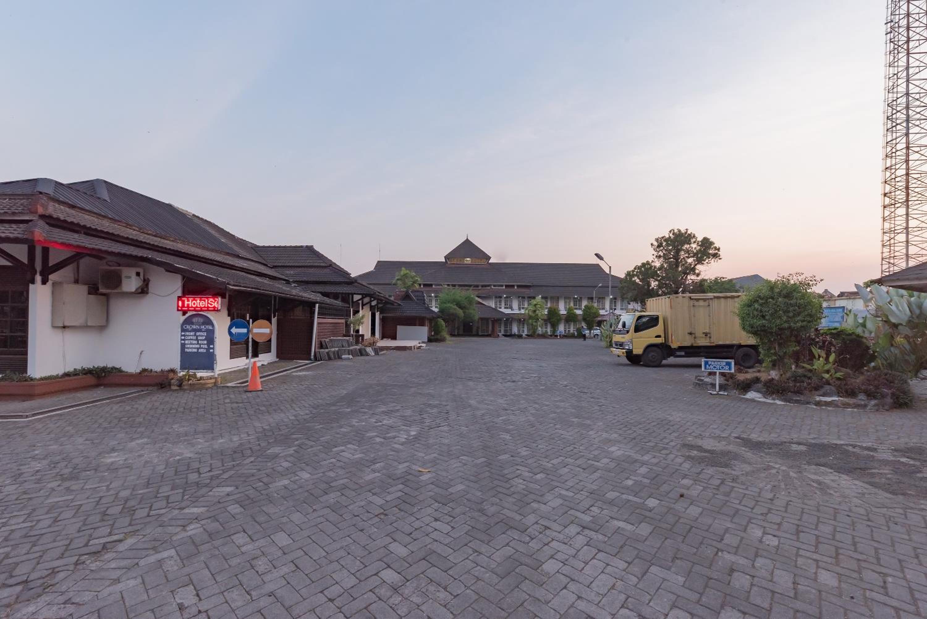 Crown Hotel Tasikmalaya 39/54
