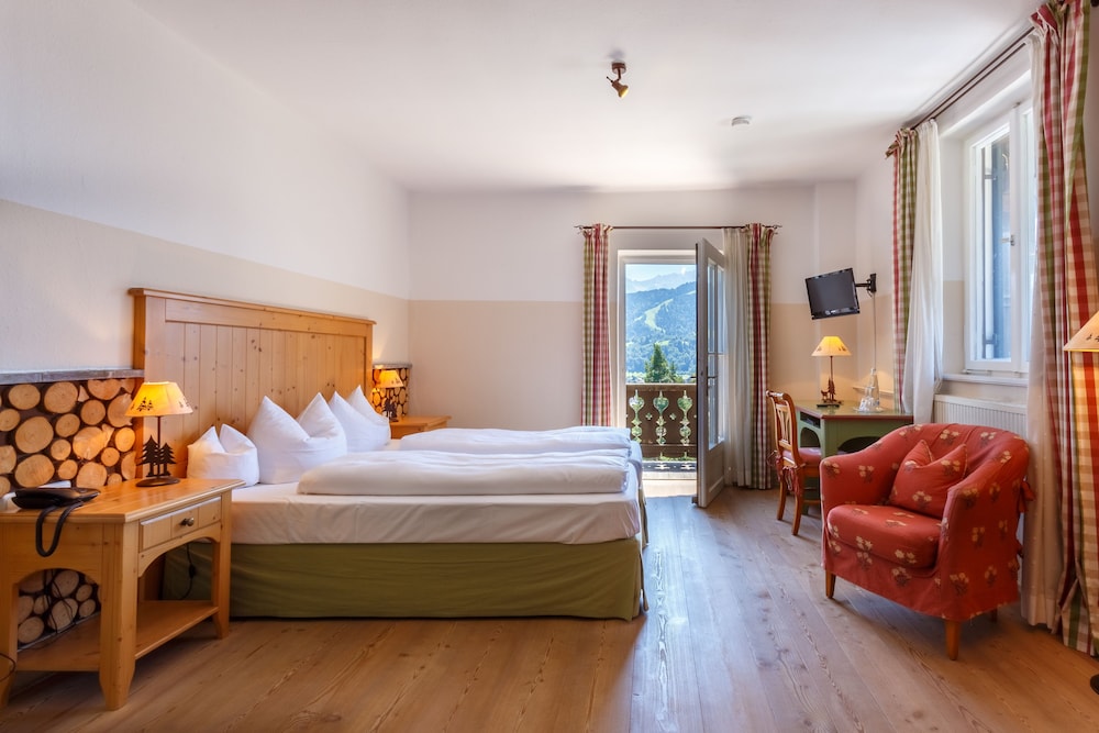 Room, Queen Bed, Balcony