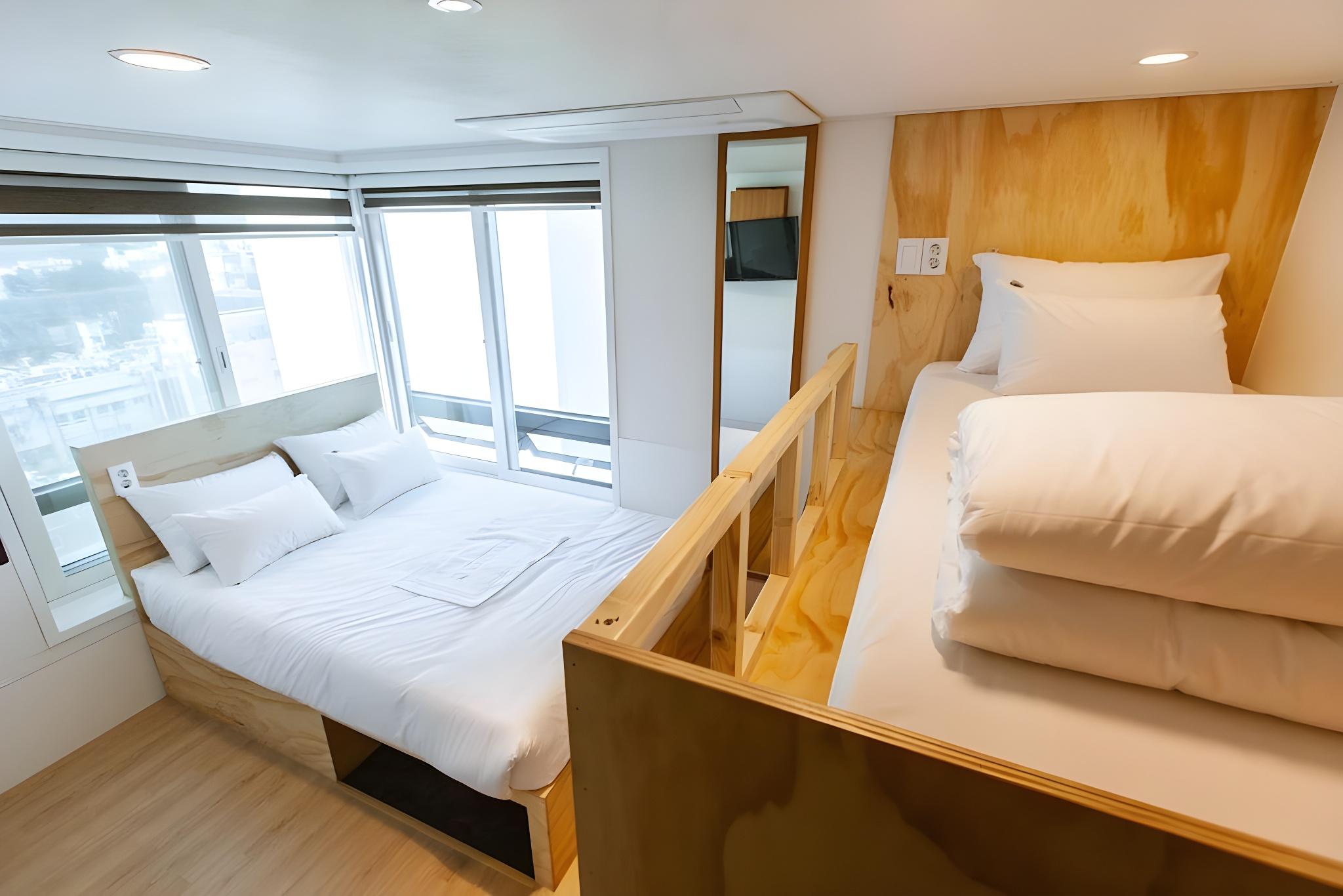 Family, Bunk Bed