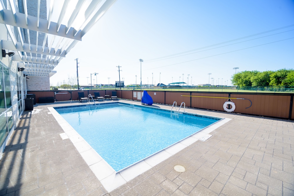 Holiday Inn Express Suites Mckinney Frisco East 5/36