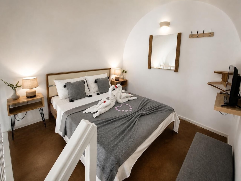1 BEDROOM, TRADITIONAL, BUNGALOW