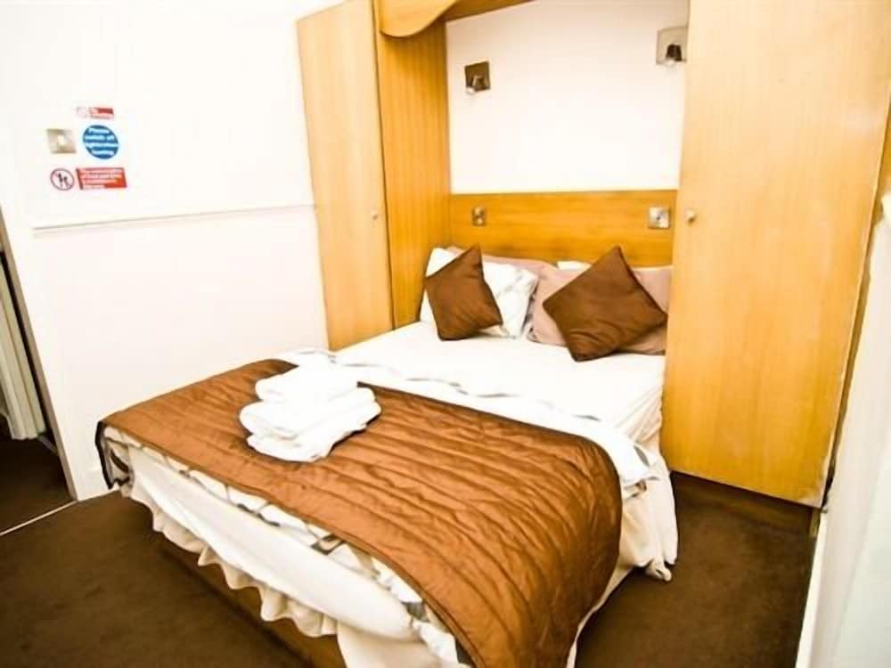 Skylark B &amp; B 24/57