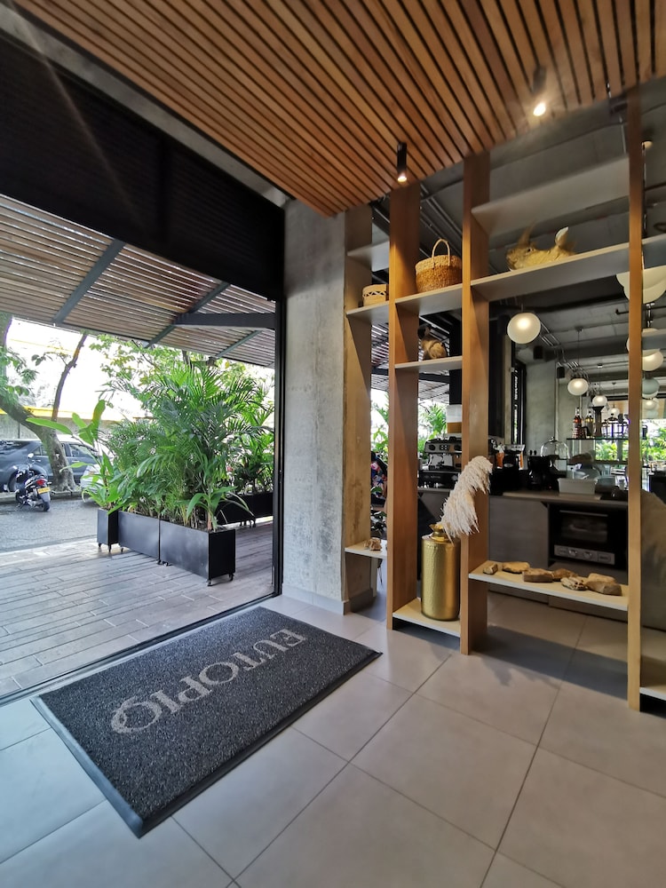 Eutopiq Hotel 8/58