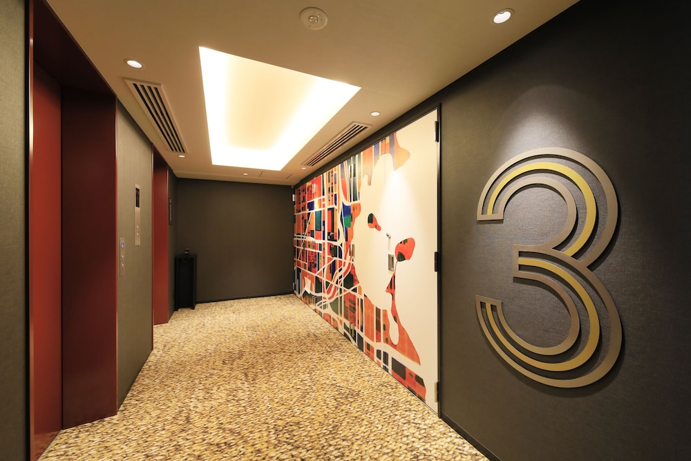 Quintessa Hotel Fukuoka Tenjin Comic & Books 4/37