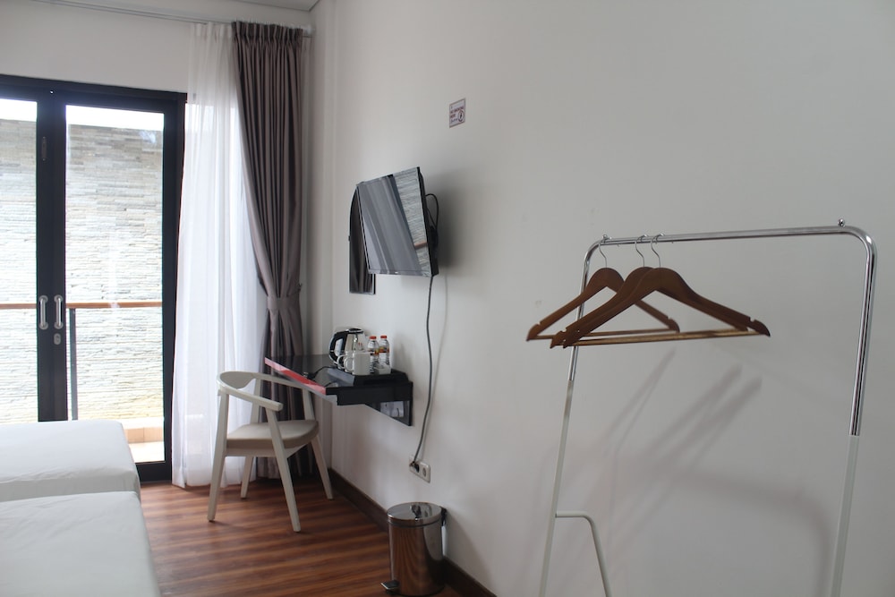 Are You And I Bed and Breakfast 20/50