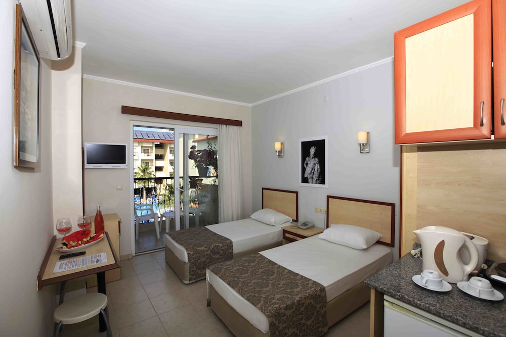 Sun City Apartments 25/42