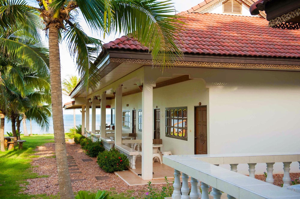 Bansaithong Beach Resort 9/52