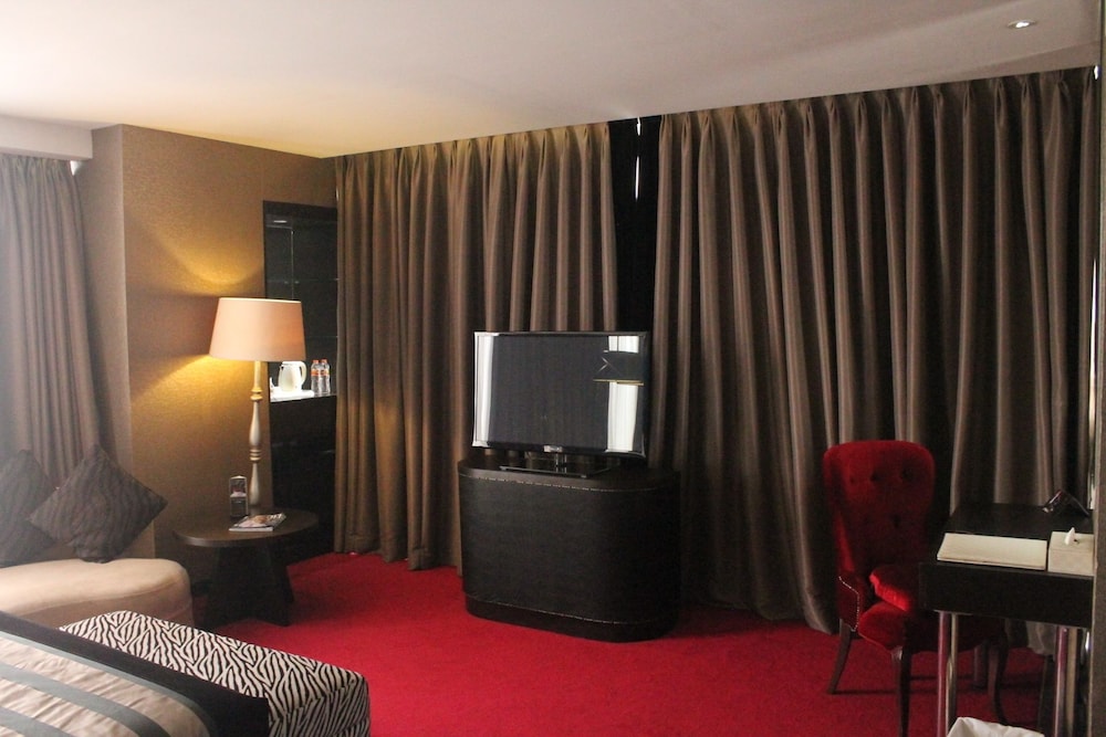 Amaroossa Cosmo Jakarta 40/50