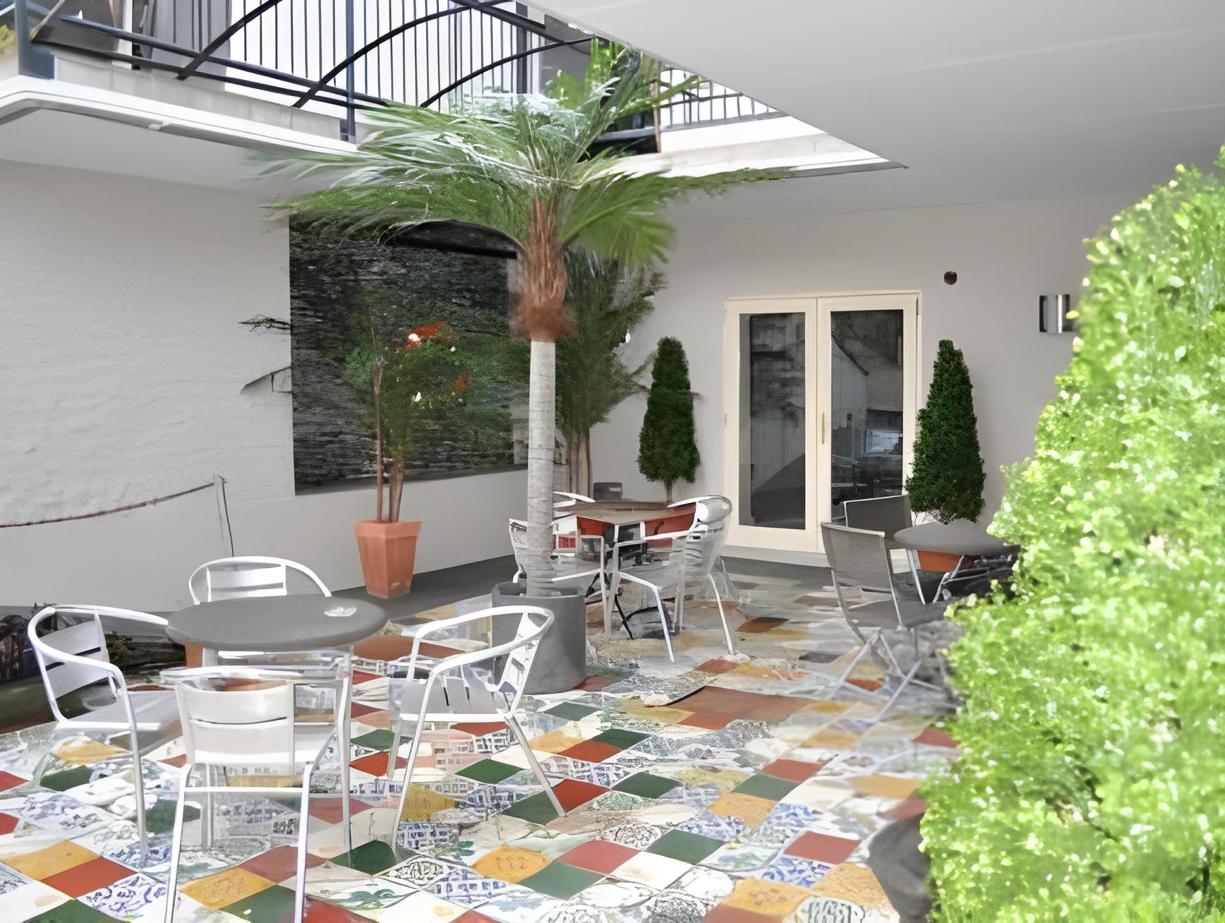 Quinlan & Cooke Boutique Townhouse 19/27