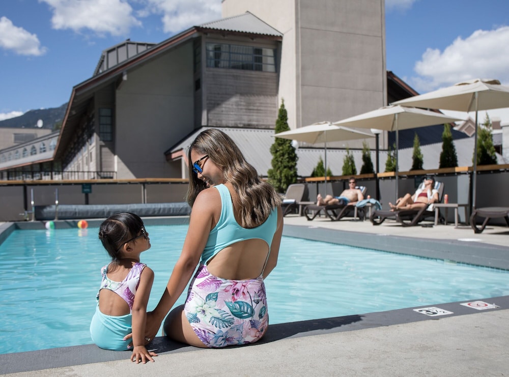 Crystal Lodge Hotel Whistler 38/66