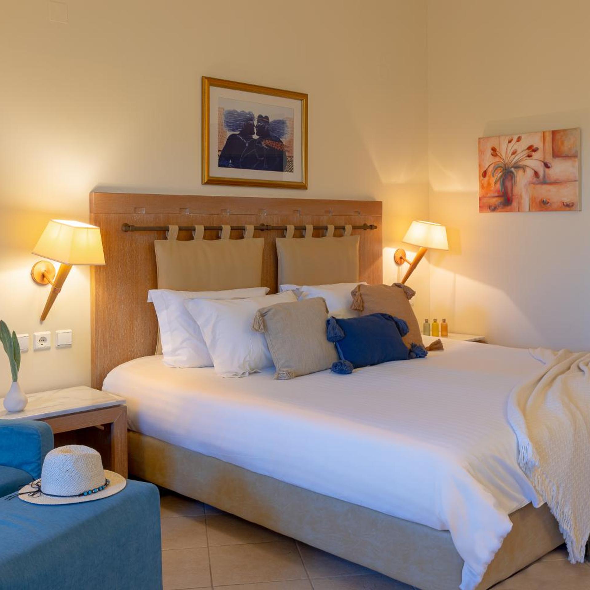 Room, Twin Beds, Lateral Side Sea View