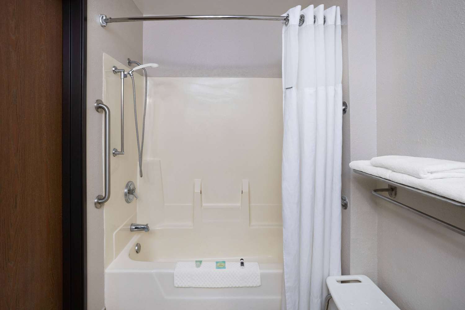 Baymont By Wyndham Beloit 33/34