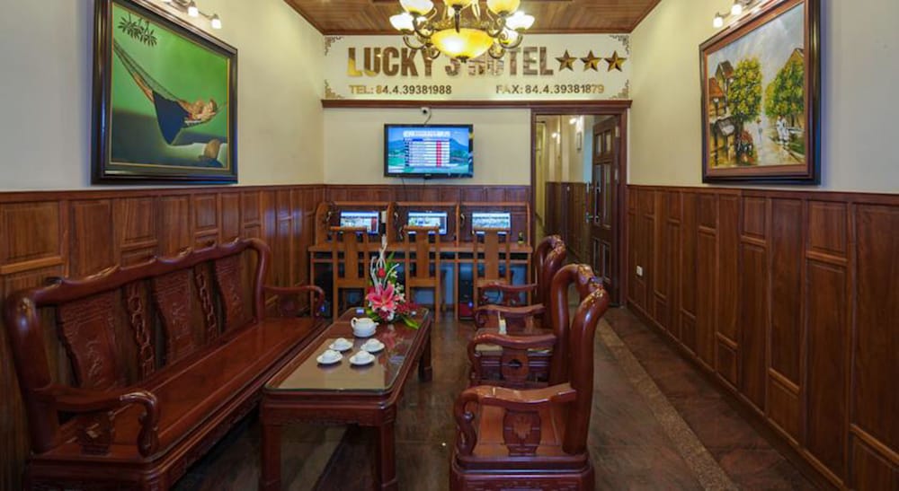 Lucky 3 Hotel 33/36
